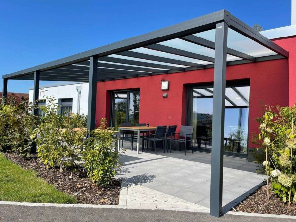 Terrassenüberdachung aus Aluminium – Gesamtansicht